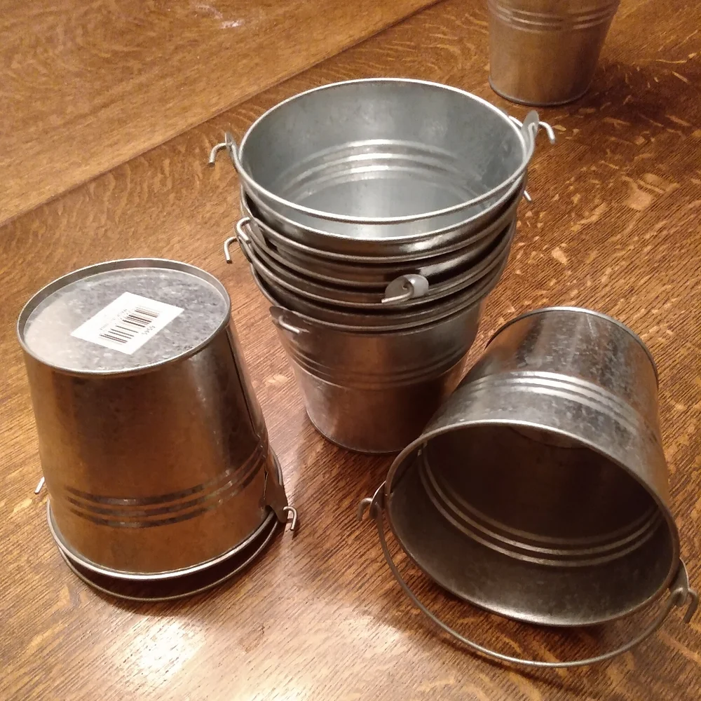 Small Galvanized Bucket with Handle (7)